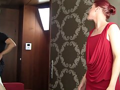 Top video: Многие парни голые и ждет Анжелика сосать их члены, пока они все кончи...